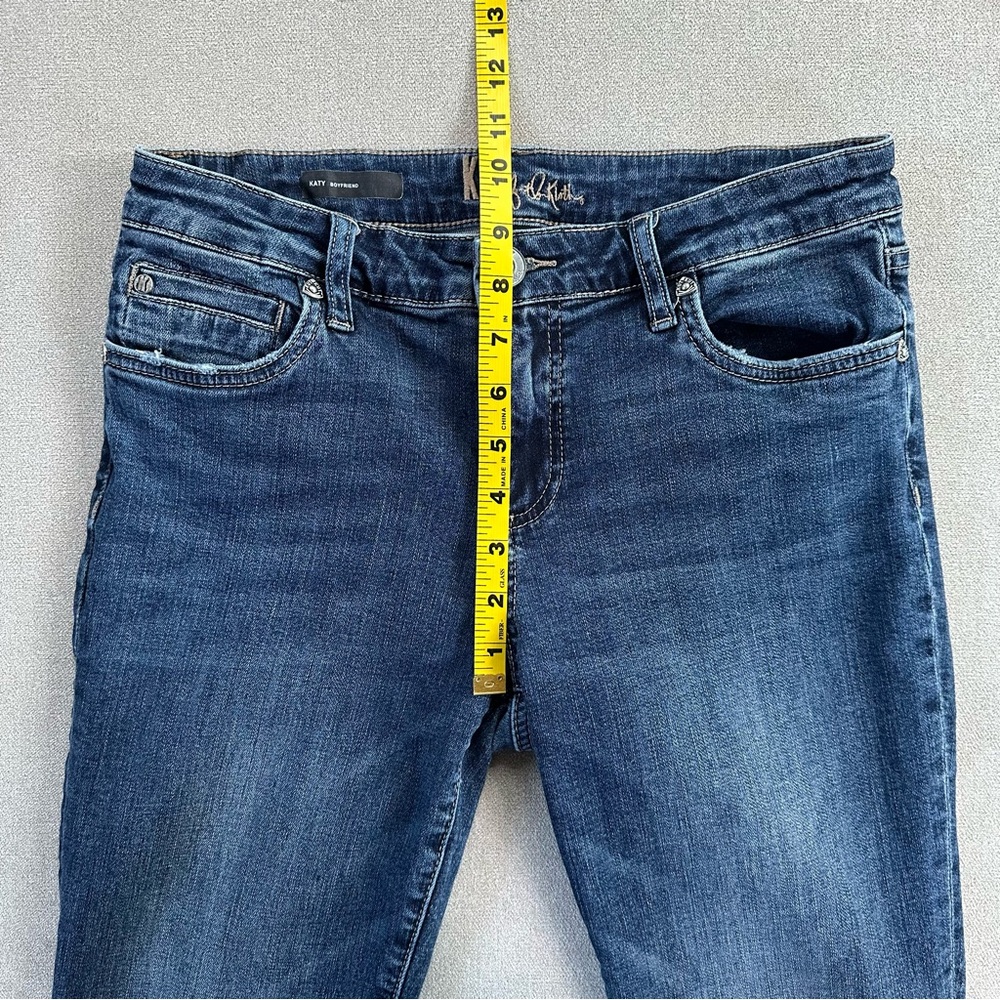 Kut from the Kloth Katy Boyfriend Jeans. Size 6. Dark Wash. - Picture 6 of 7